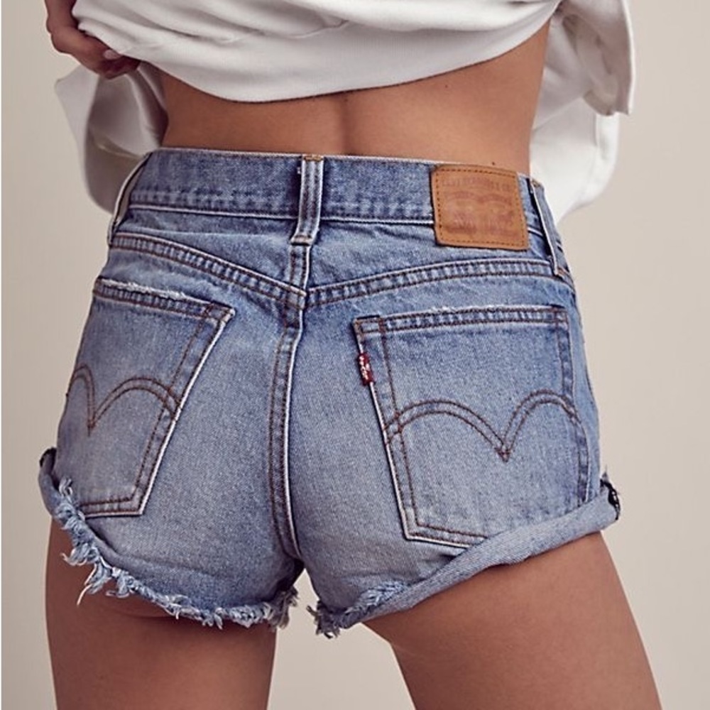 LEVI’S 501 CUT OFF DENIM SHORTS HIGH WAIST DISTRESSED MEDIUM LIGHT WASH BLUE 28